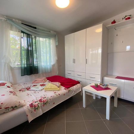 Green Place Apartments Порторож Экстерьер фото