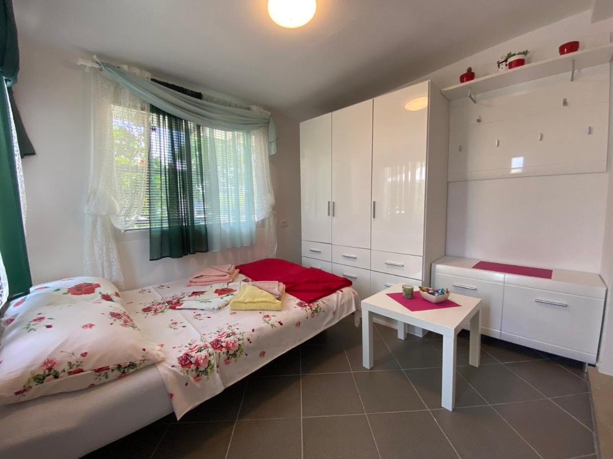 Green Place Apartments Порторож Экстерьер фото