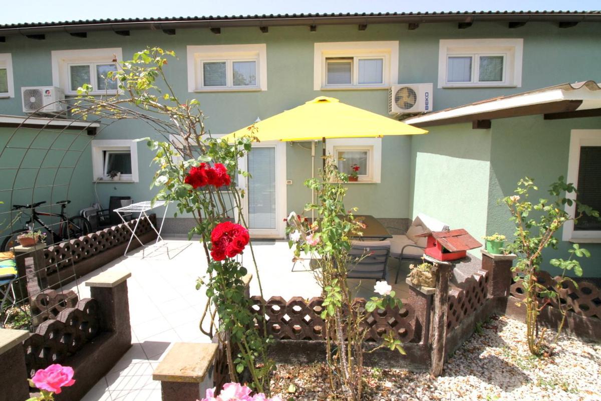 Green Place Apartments Порторож Экстерьер фото